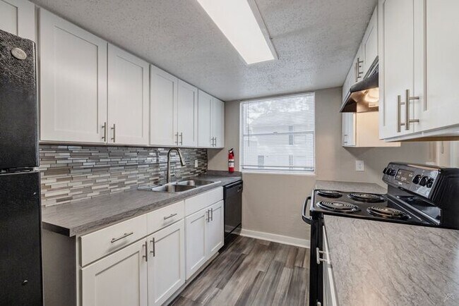 Building Photo - Affordable Living 20 Minutes from Everything Atlanta -2 Bedroom 2 1/2 Baths only $1300*