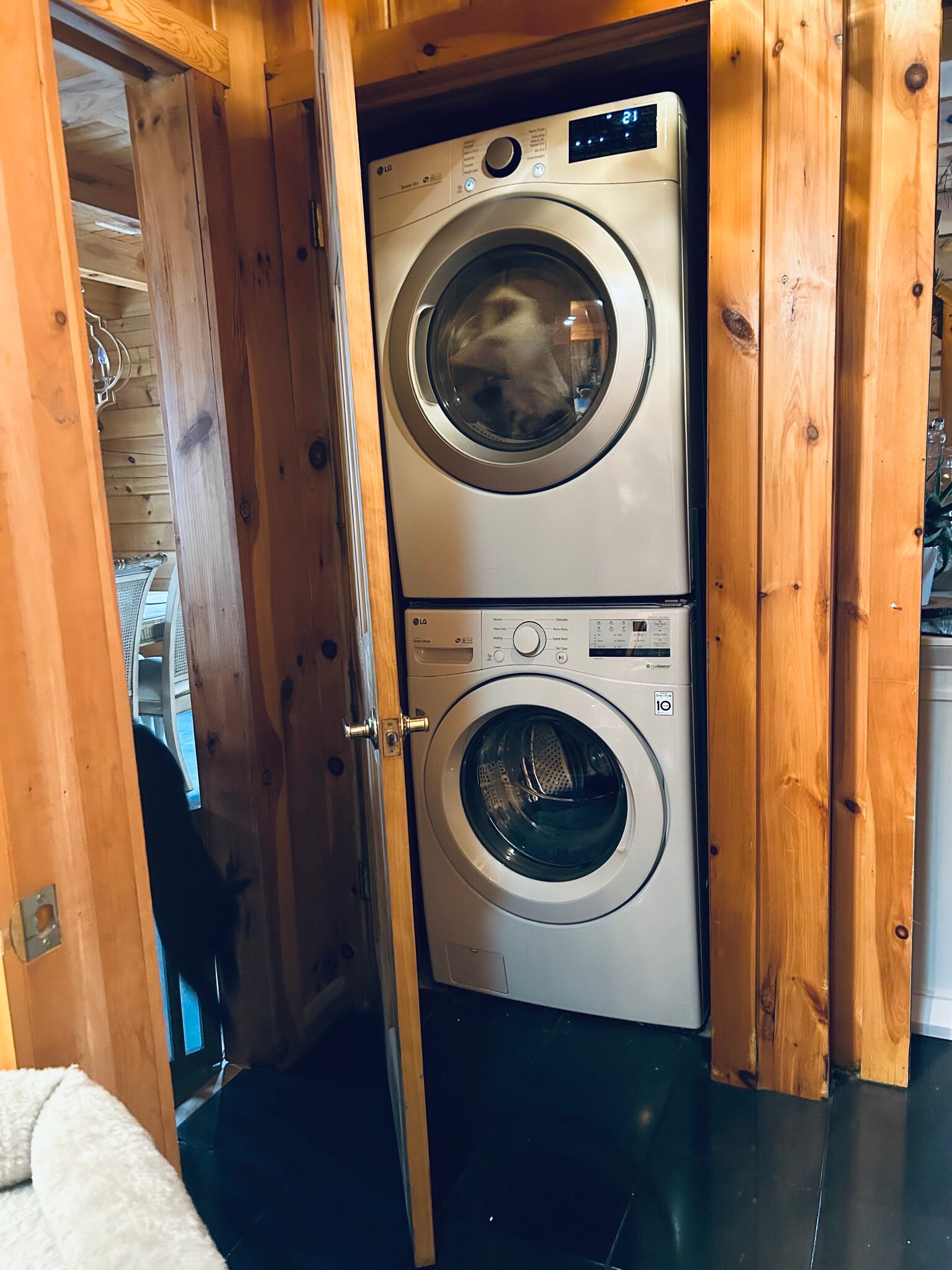 Shared dryer and washer - 93 Shepard Ave