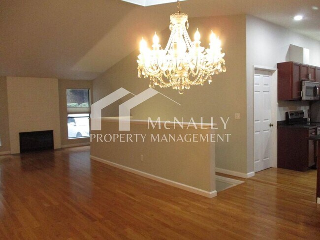 Building Photo - Spacious 3 Bedroom, 2.75 Bathroom Condo in Gig Harbor