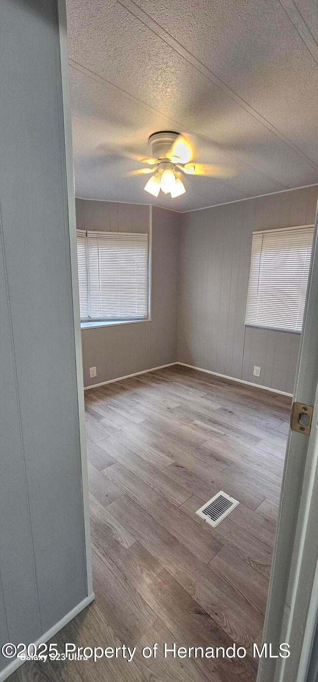 Building Photo - 15038 Brookridge Blvd