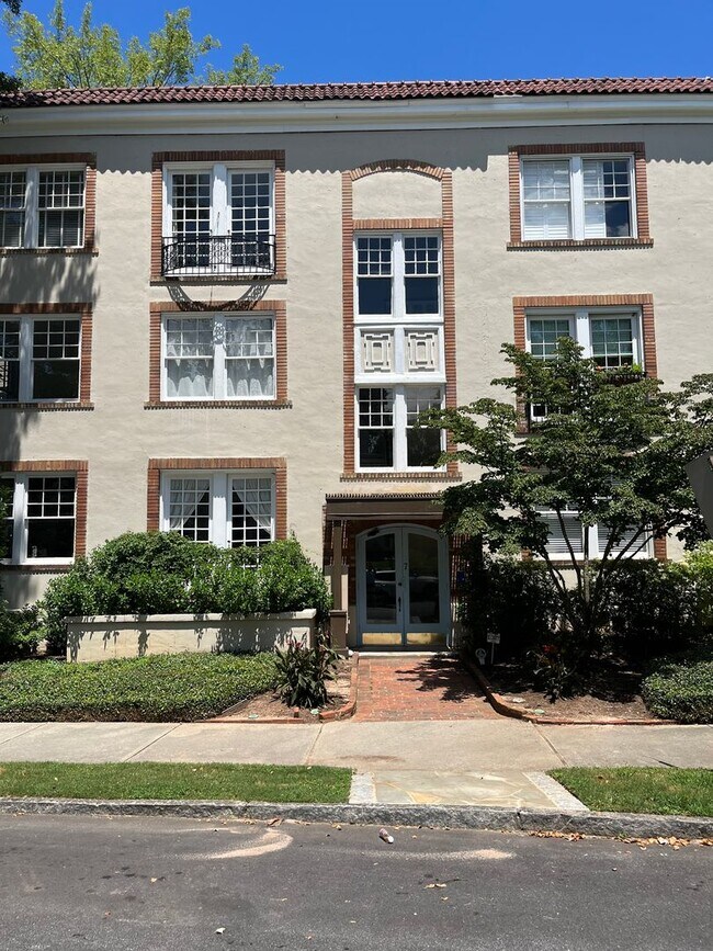 Building Photo - 1bd/1ba Condo Across the Street From Piedm...