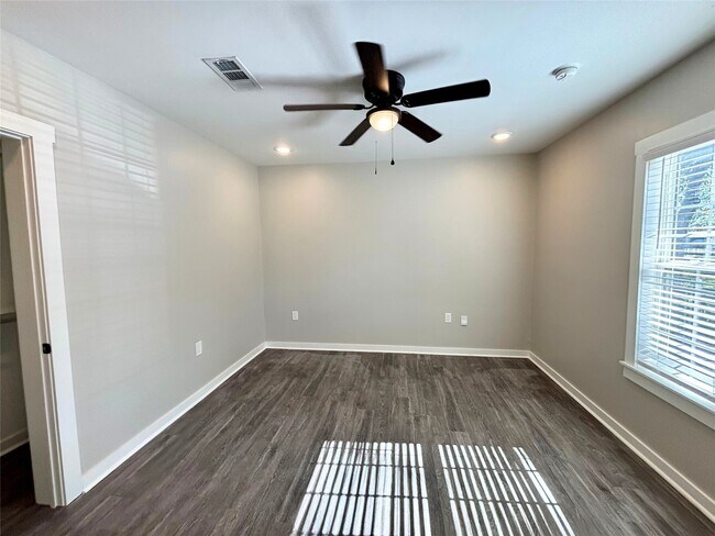 Building Photo - 406 McPhail St