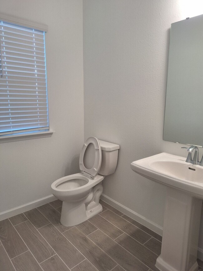 Building Photo - Shearwater Townhome