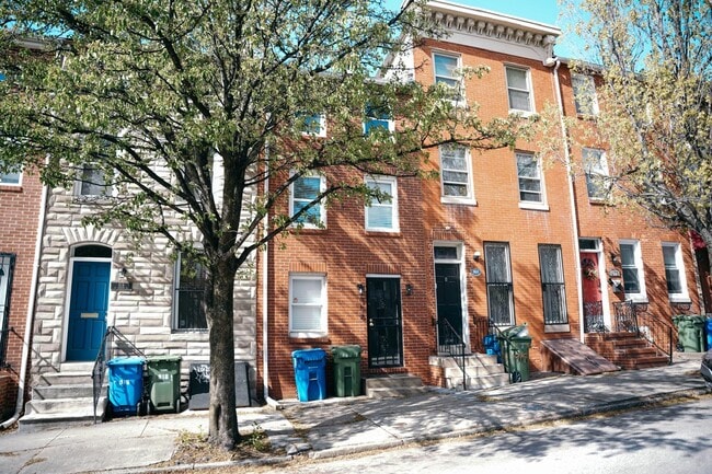 Primary Photo - 916 W Lombard St
