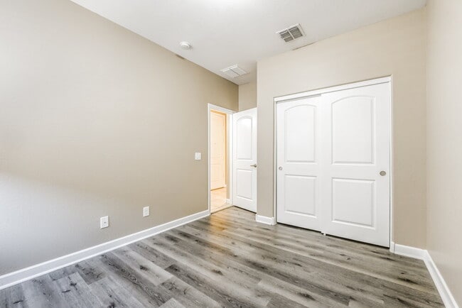 Building Photo - 17157 W Lisbon Ln