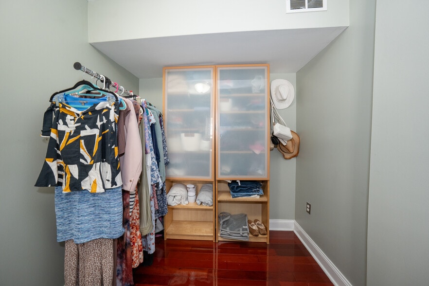 Building Photo - 2747 Harper St