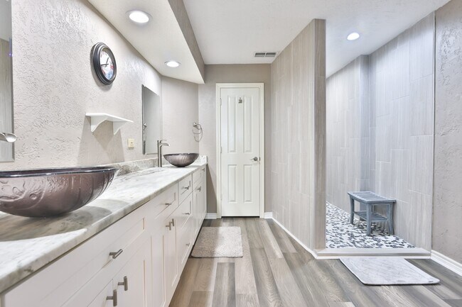 Building Photo - 2110 Gunwale Cir