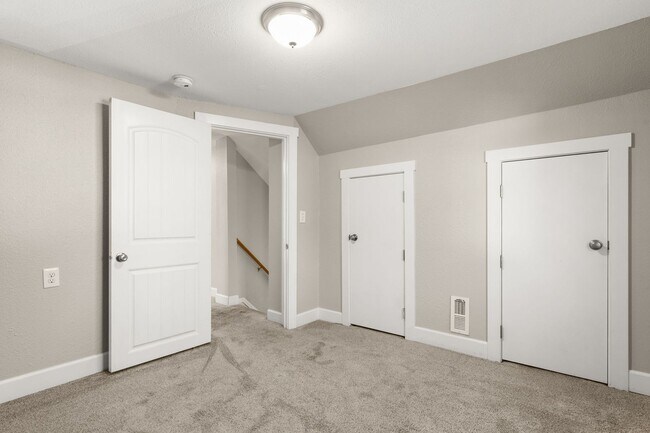 Building Photo - 8334 SE Taylor Ct