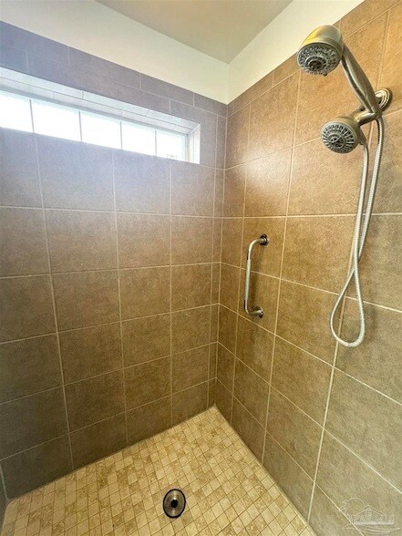 Building Photo - 872 Solimar Way