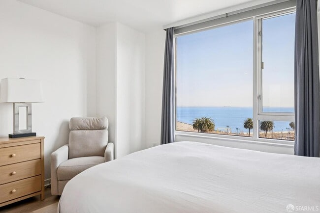 Building Photo - 501 Beale St