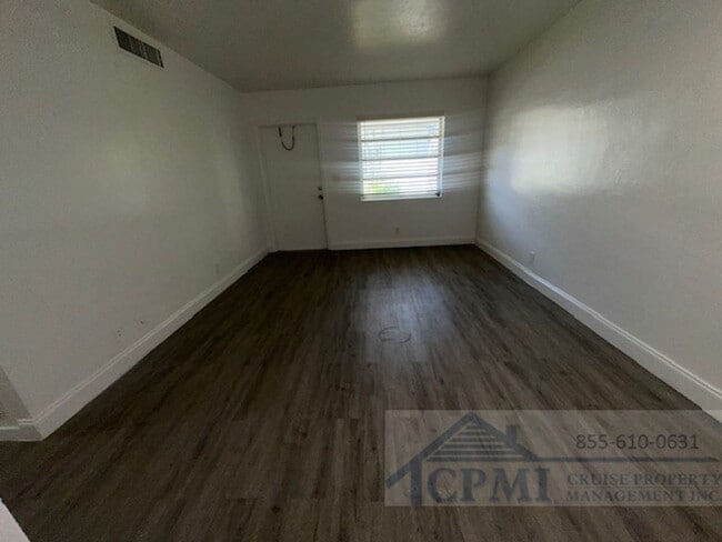 Interior Photo - $995 Deposit w/ approved credit on this Great Neighborhood and Location - WASHER and DRYER IN UNIT!