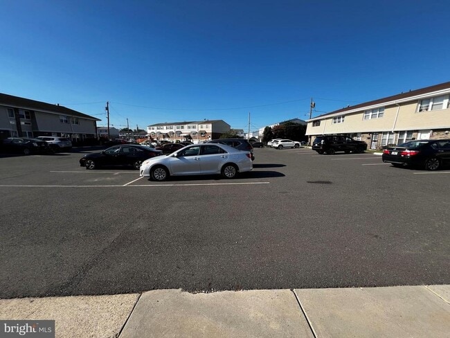 Building Photo - 3850 Woodhaven Rd