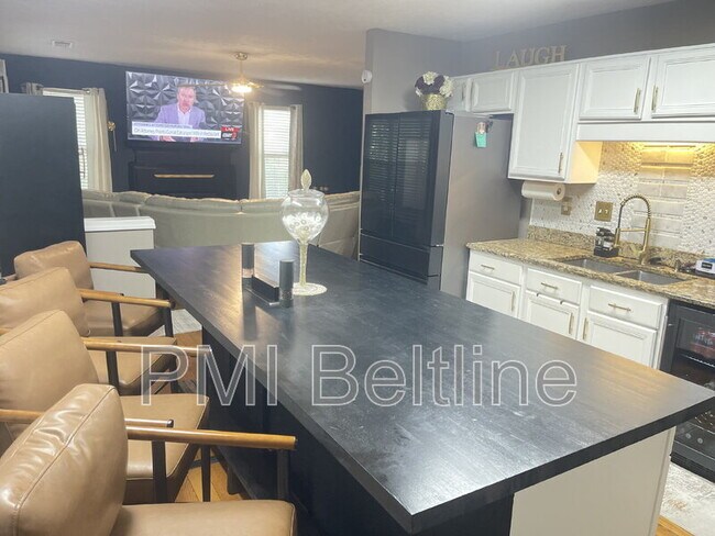Building Photo - 5825 Old Carriage Dr