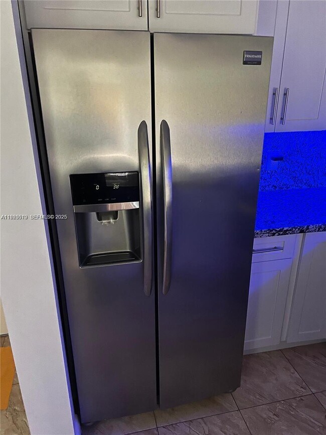 Building Photo - 1075 W 68th St