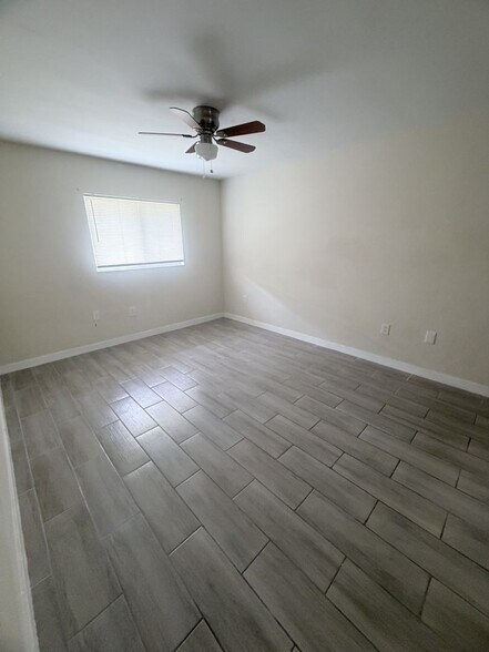 Building Photo - 5004 Chiquita Blvd S