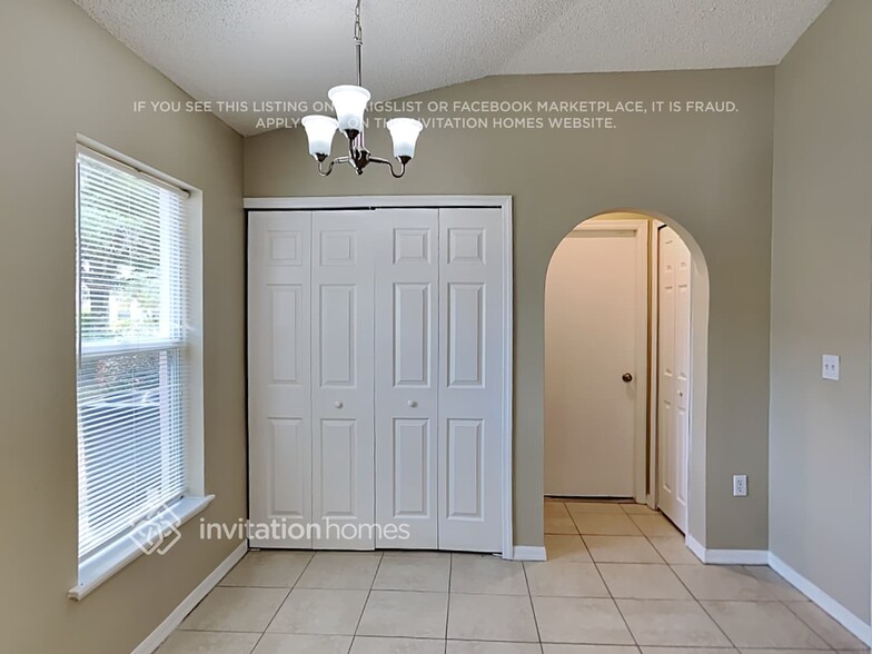 Building Photo - 5602 Oakwood Knoll Dr