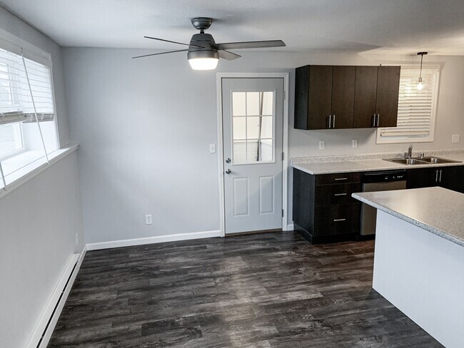 Dinning - 214 Larch Ave