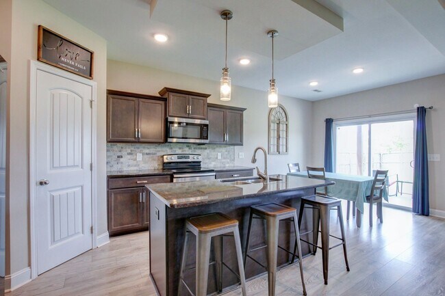 Building Photo - 1107 Eagle's View Dr