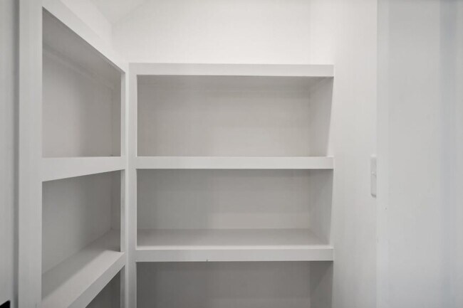 Building Photo - 908 Anderson Ln