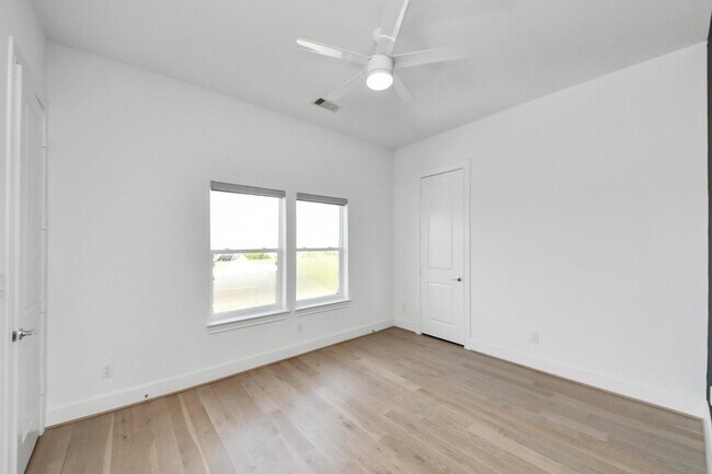 Building Photo - 4005 Woodshire Vlg Ests