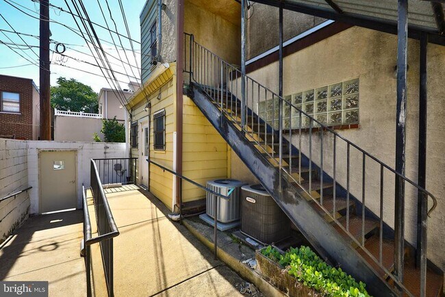 Building Photo - 1317 Wolf St