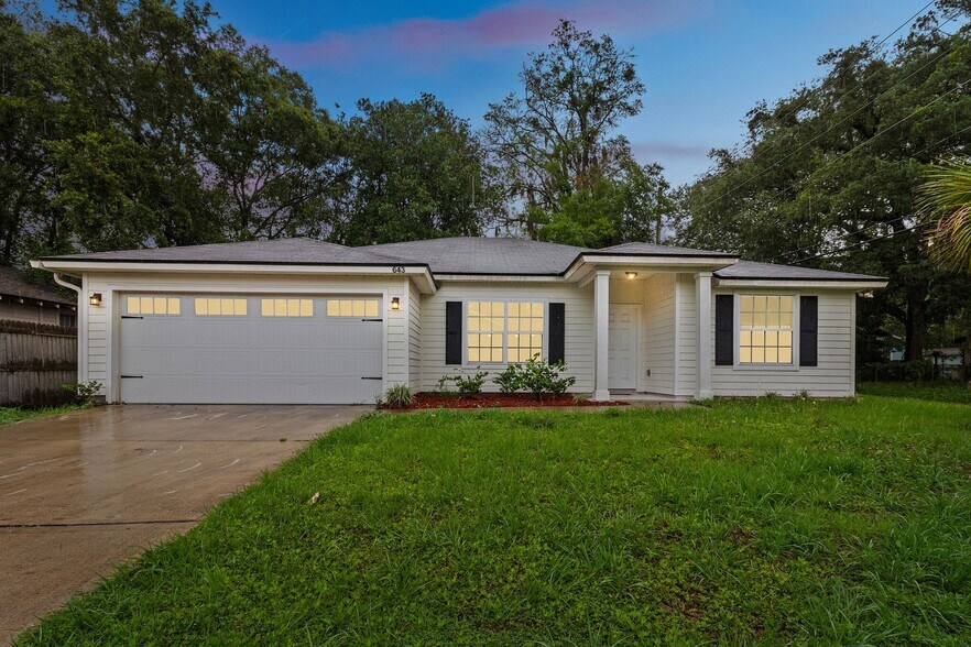 Building Photo - 643 Locust St