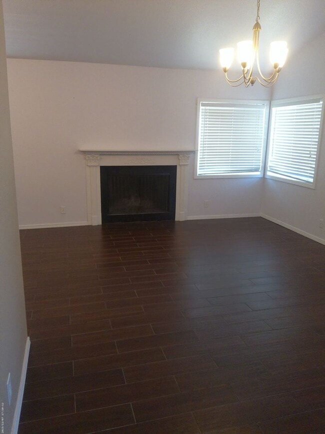 Building Photo - Pool Home 3 bedroom 2 bathroom Long term