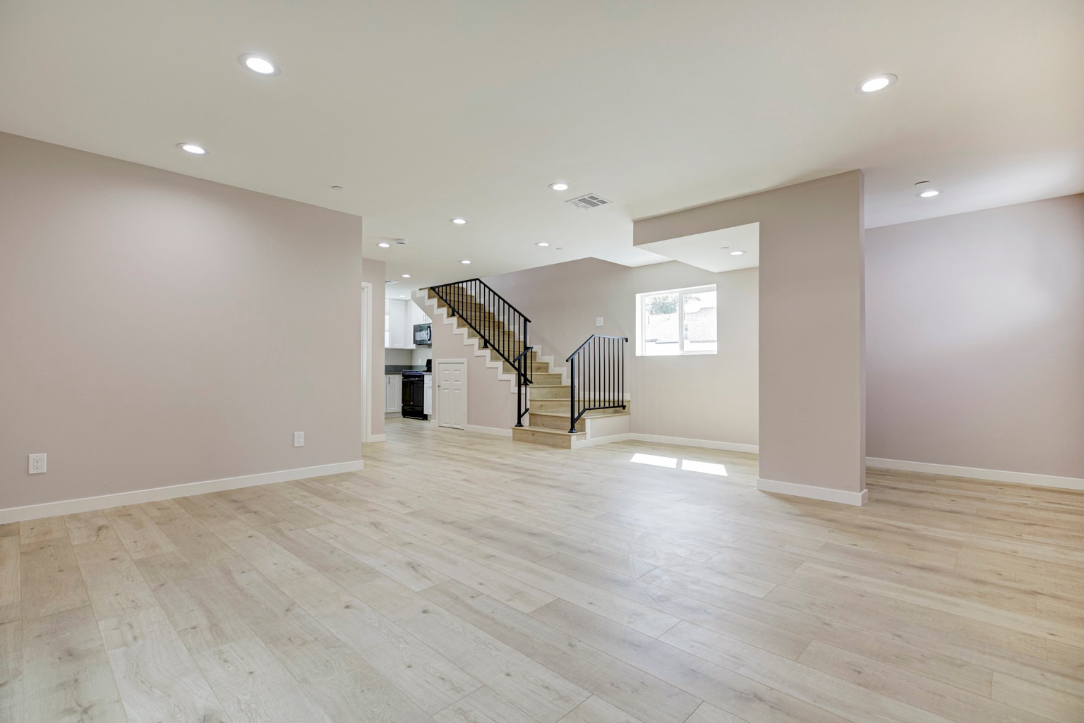 Building Photo - 15557 Wyandotte St