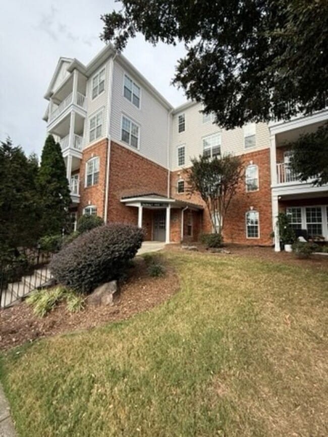 Building Photo - Well maintained 2 br 2 ba condo in the gat...
