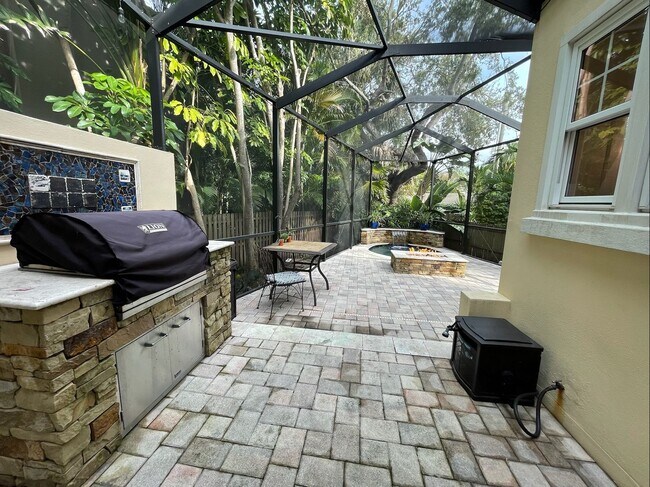 Building Photo - Davis Islands Spanish Med 3 Bed 2.5 Bath 1 car garage with Spool