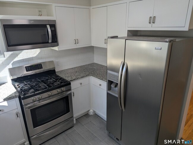 Building Photo - 67 Avery St