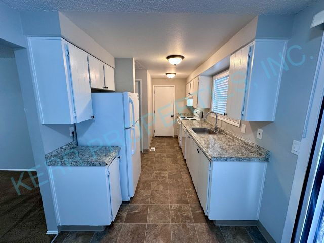 Building Photo - Charming 3-Bed Duplex in Gresham with Spacious 1100 Sq Ft Layout!