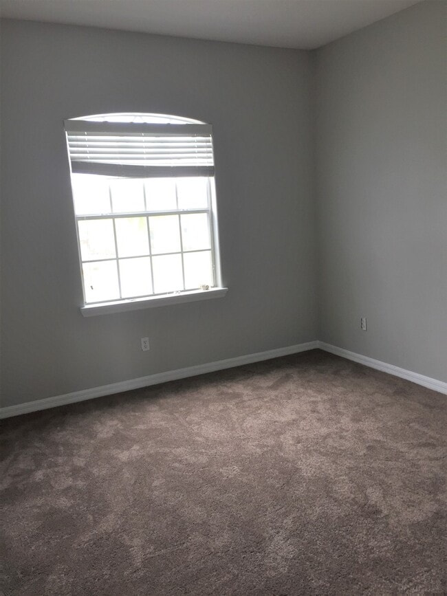 Building Photo - Updated 3 Bedroom Townhome in the Arbor Meadows Gated Community