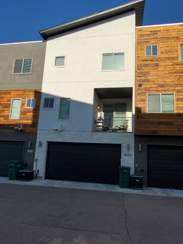 Building Photo - 2183 525 W