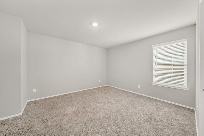 Building Photo - Welcome to this beautifully maintained 2-s...