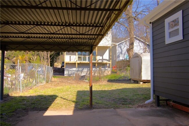 Building Photo - 1138 Moton Ave SW