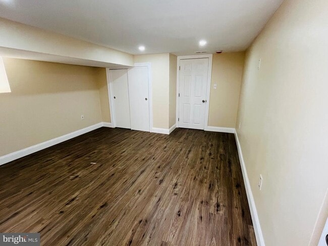 Building Photo - 633 S 57th St