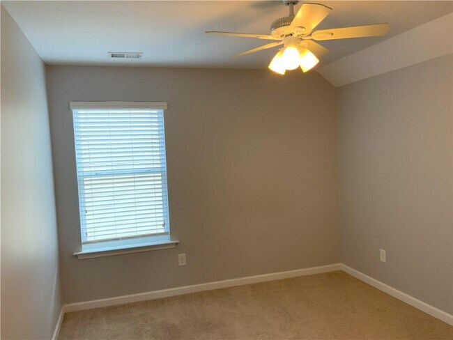 Building Photo - 1465 Parkside Village Dr