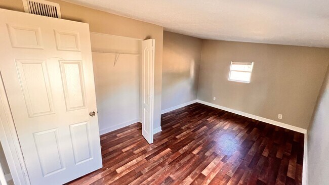 Building Photo - $300 off of a month of rent! Charming 3-Bedroom Home in Deltona! – Pets Welcome (Up to 30 lbs) – ...