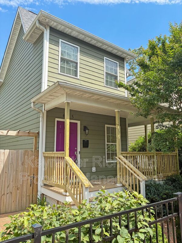 Building Photo - 615 S Laurel St