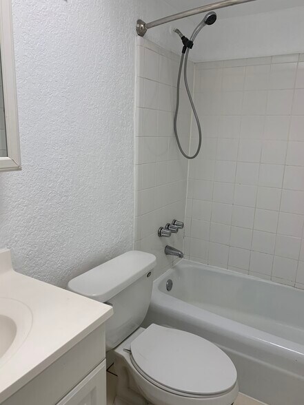 Building Photo - 760 SE 2nd Ave