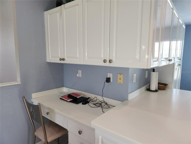 Building Photo - 6606 Pineview Terrace