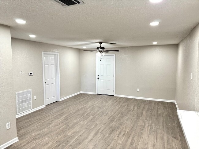 Building Photo - 10206 Buena Park Dr