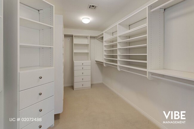 Building Photo - Spacious 3 bedroom plus office in Desirabl...