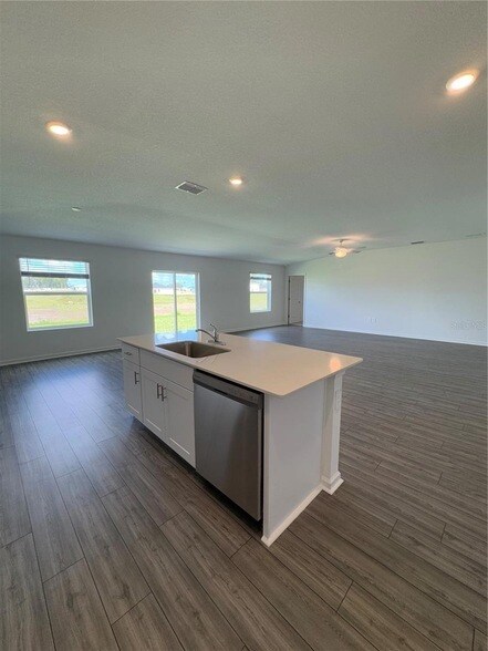 Building Photo - 4220 SW 82nd Ln