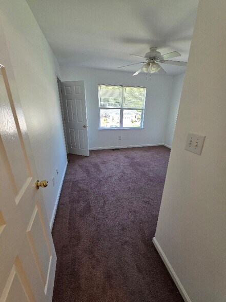 Building Photo - 2401 S Ridge Ave