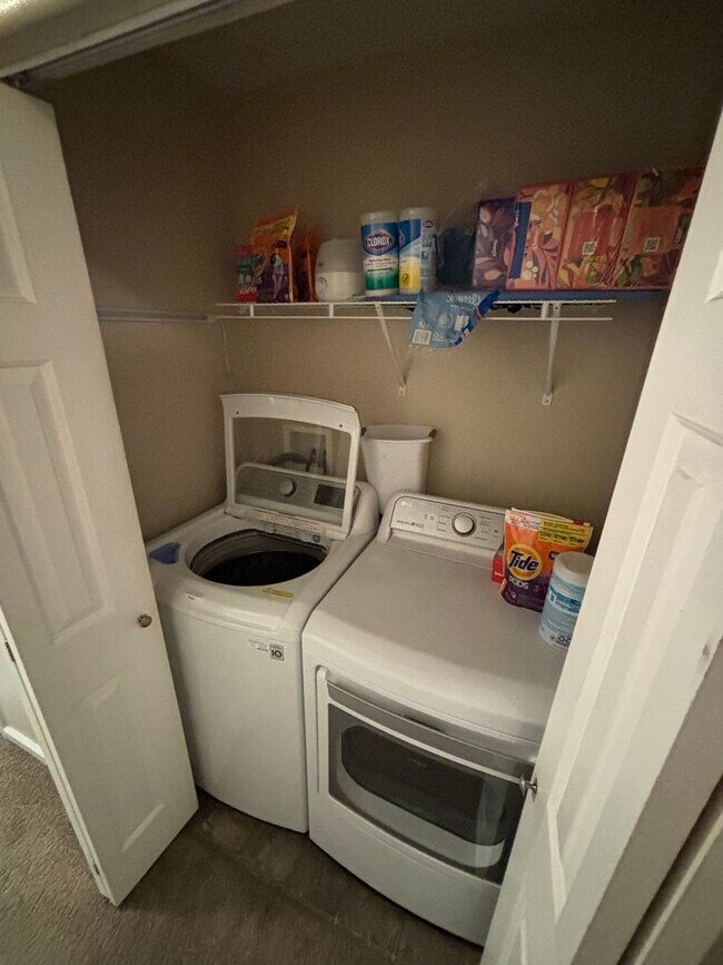 Building Photo - Pet friendly 3 bedroom home in North Pole ...