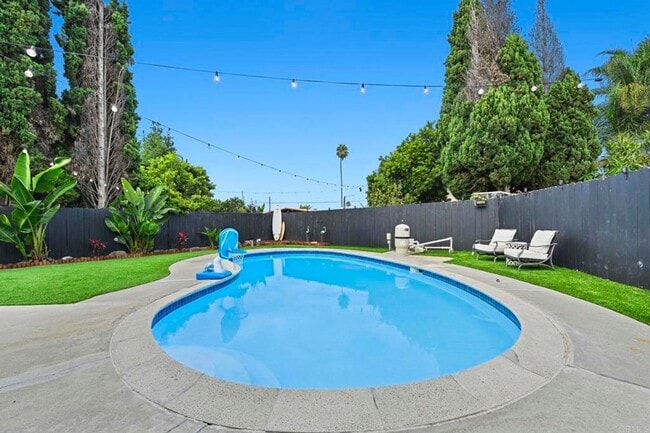 Building Photo - Elegant Single-Story Home with Resort-Style Pool