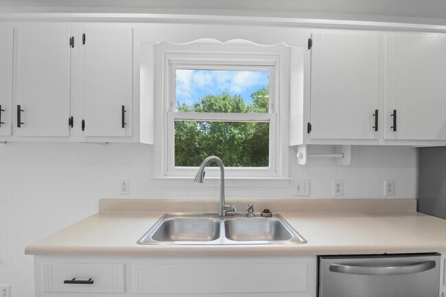 Building Photo - 704 Jace Dr