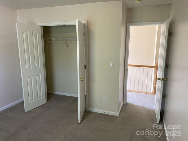 Building Photo - 14616 Eastgrove Dr